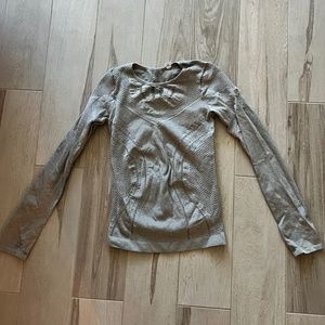 Long Sleeve Alo Yoga size medium